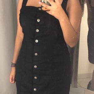 Meet your Posher, Larissa